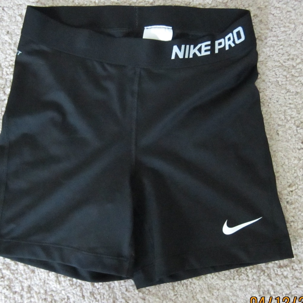 Women’s Nike Pro 3” Training Shorts (M)